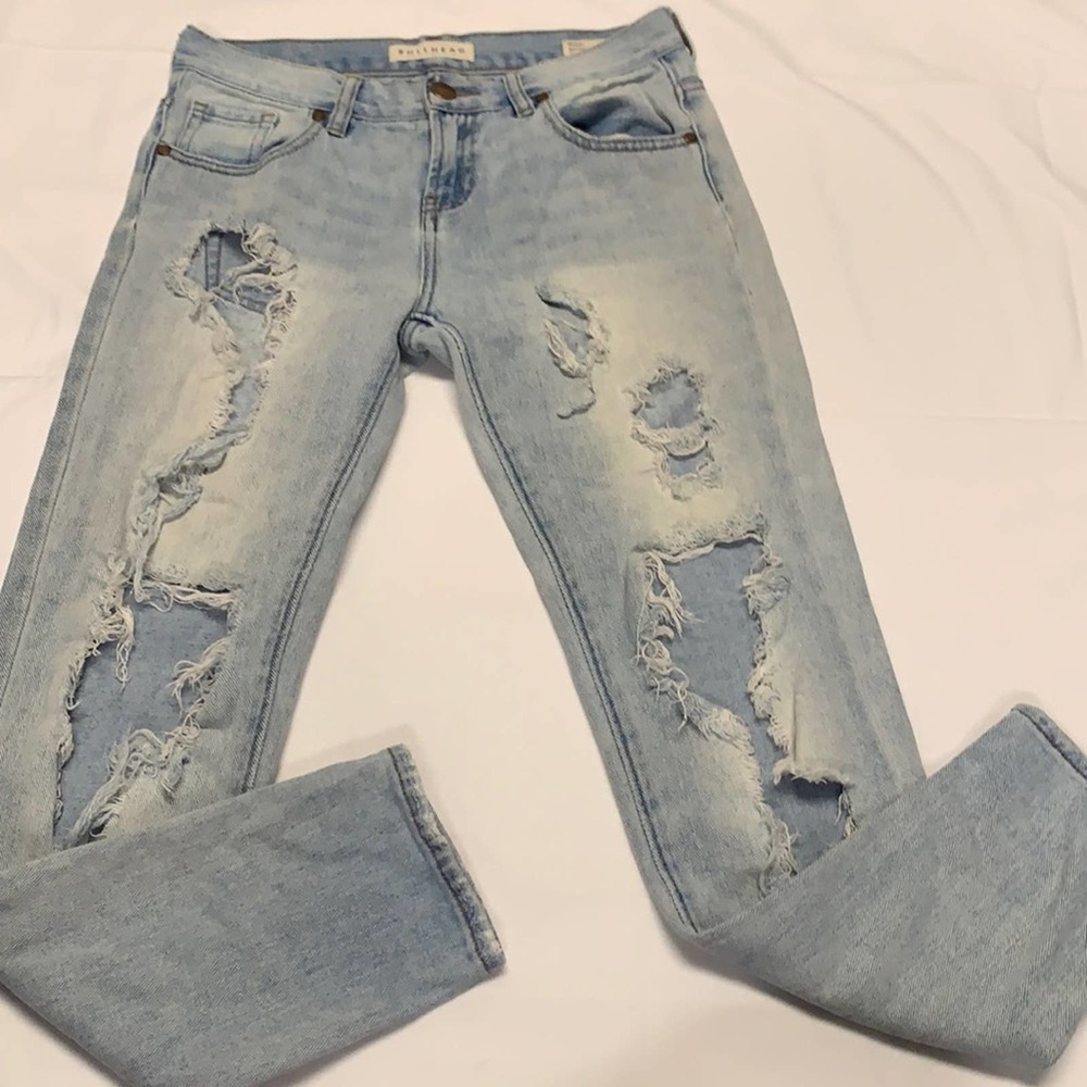 Bullhead Denim Skinny Boyfriend Jeans. Lt Blue Distressed in Size 24. Very Worn
